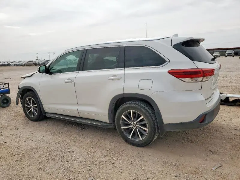 2018 TOYOTA HIGHLANDER SE  