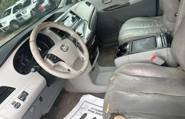 2012 TOYOTA SIENNA XLE  