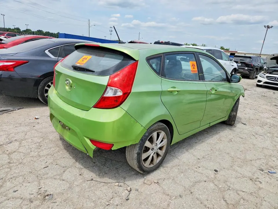 2012 HYUNDAI ACCENT SE  