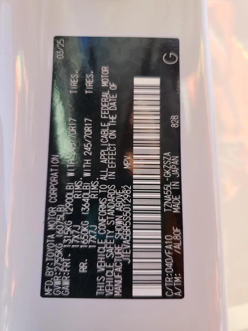 2025 TOYOTA 4RUNNER SR5  