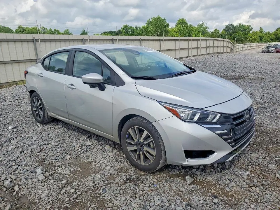 2023 NISSAN VERSA SV  