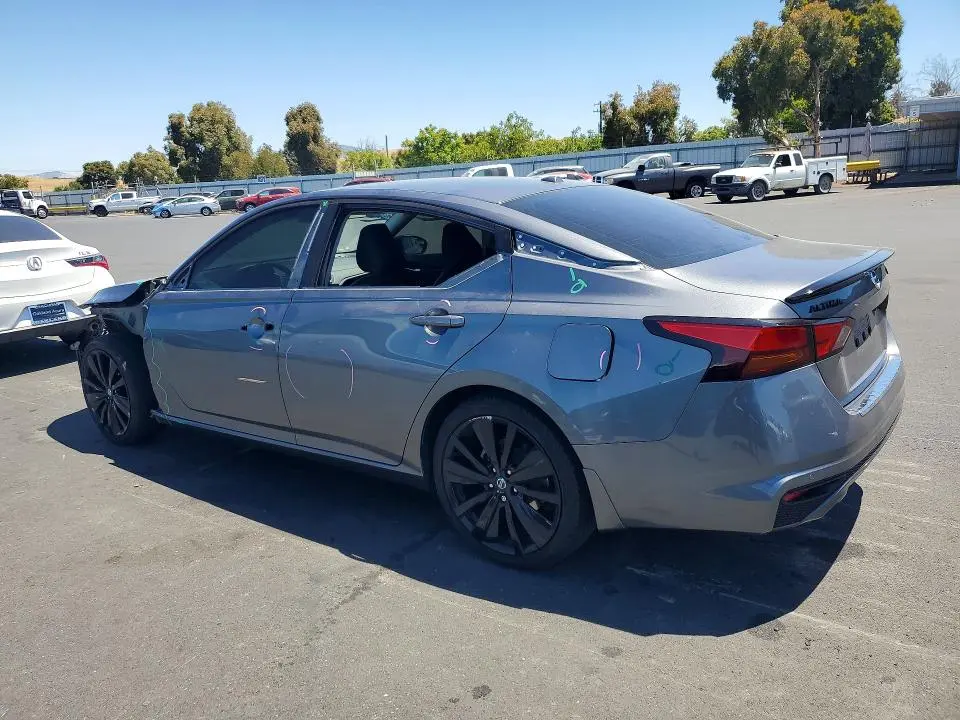 2022 NISSAN ALTIMA SR  