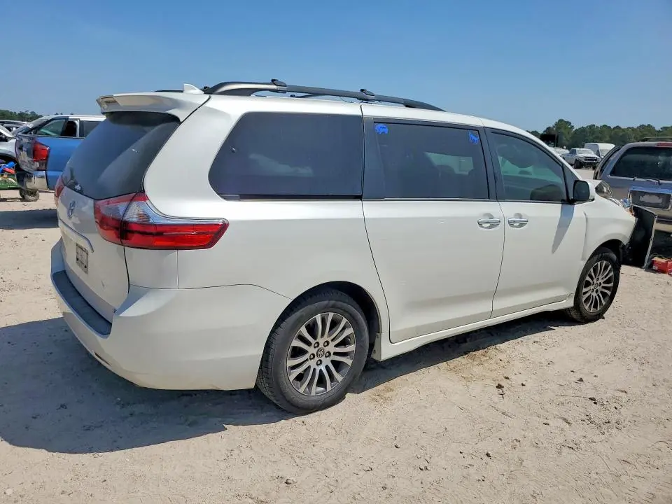 2020 TOYOTA SIENNA XLE 8-PASSENGER  