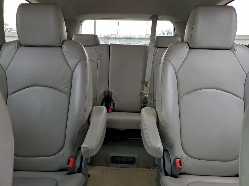 2011 CHEVROLET TRAVERSE LT  