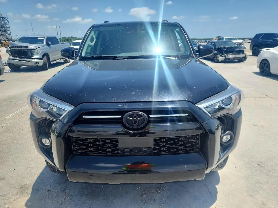 2023 TOYOTA 4RUNNER SR5  