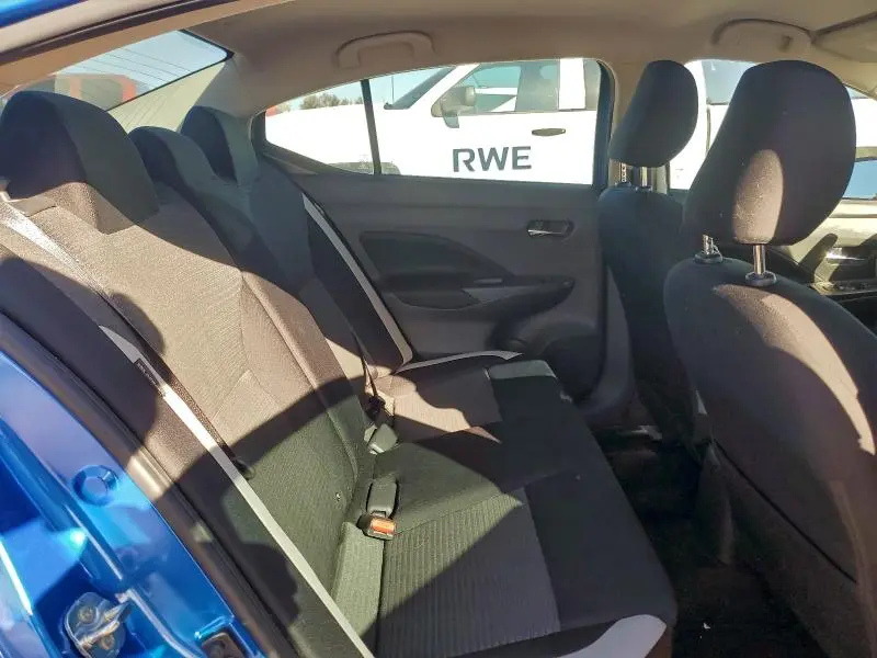 2022 NISSAN VERSA SV  