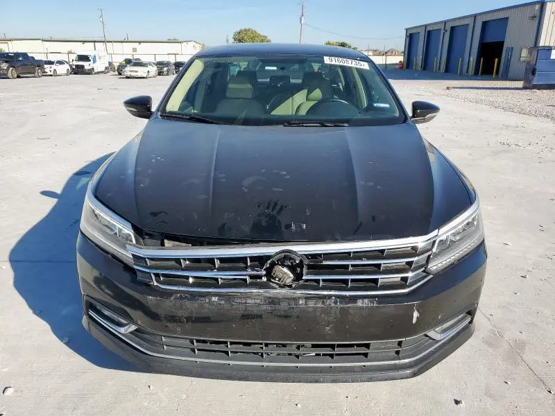 2016 VOLKSWAGEN PASSAT SE  