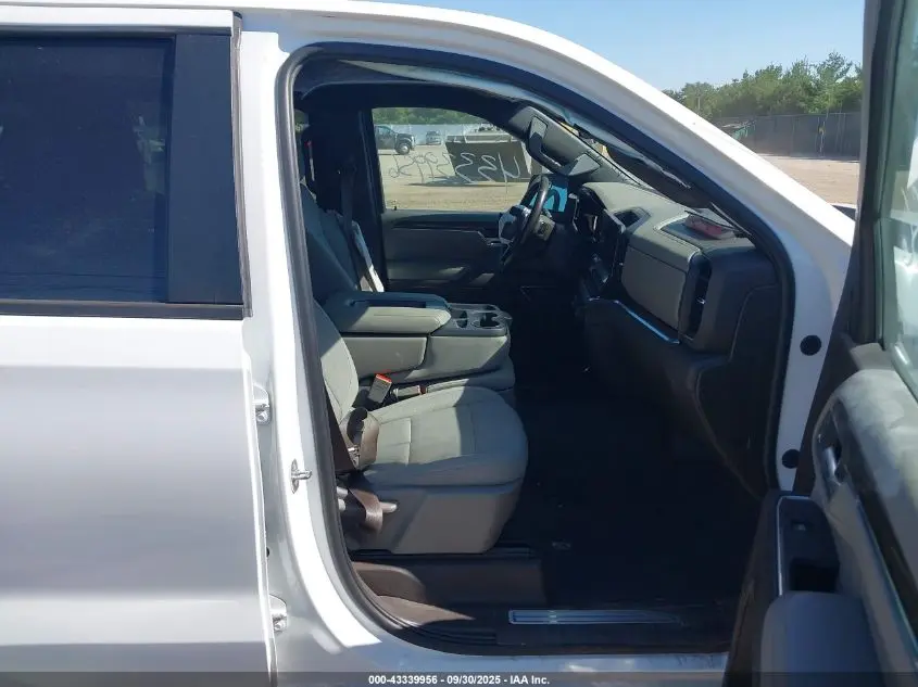 2022 CHEVROLET SILVERADO 1500 4WD  STANDARD BED RST