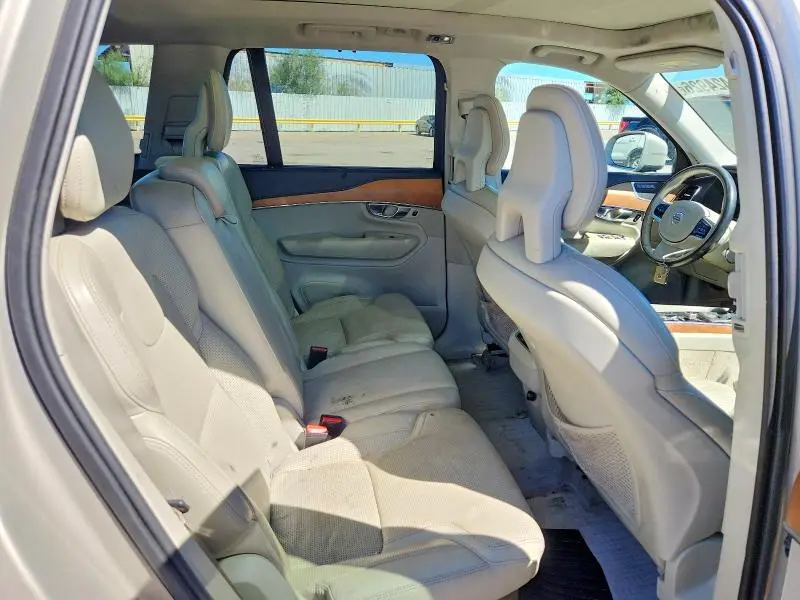 2016 VOLVO XC90 T6  