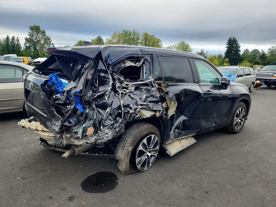2021 TOYOTA HIGHLANDER XLE  
