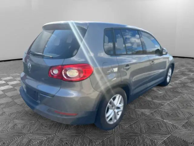 2011 VOLKSWAGEN TIGUAN S  