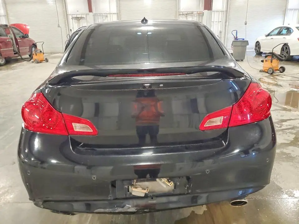2011 INFINITI G37   