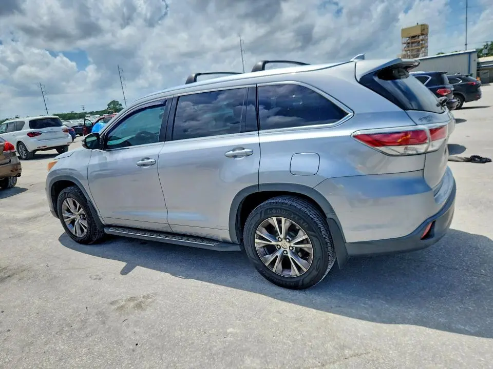 2015 TOYOTA HIGHLANDER XLE  