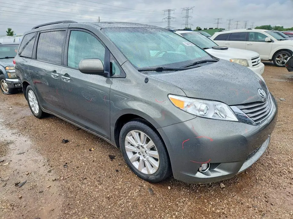 2012 TOYOTA SIENNA   