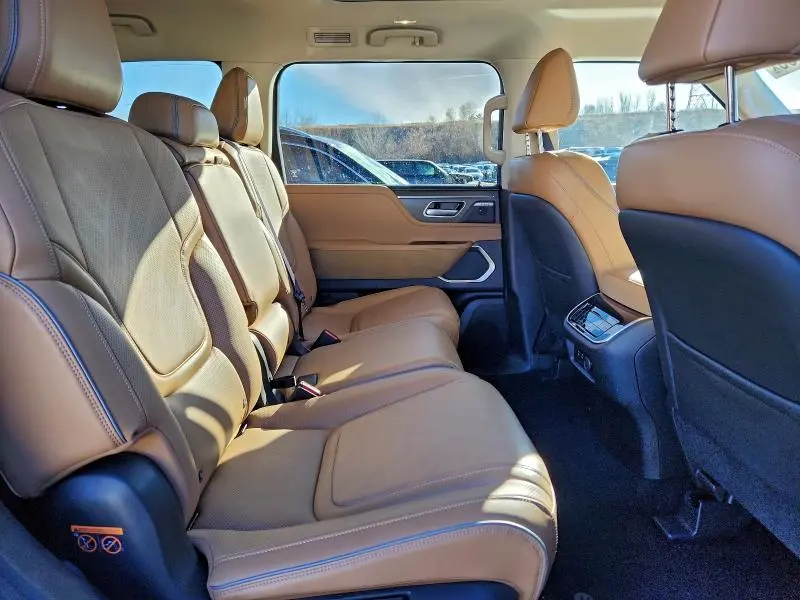 2025 INFINITI QX80 LUXE  