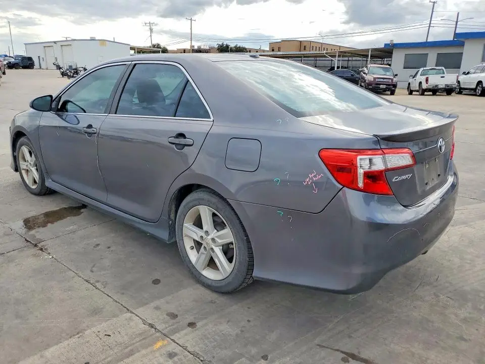 2014 TOYOTA CAMRY SE  