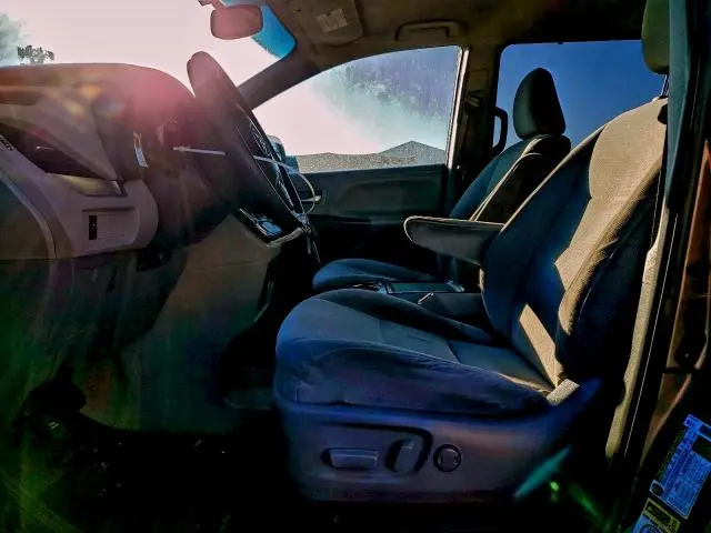 2015 TOYOTA SIENNA LE  