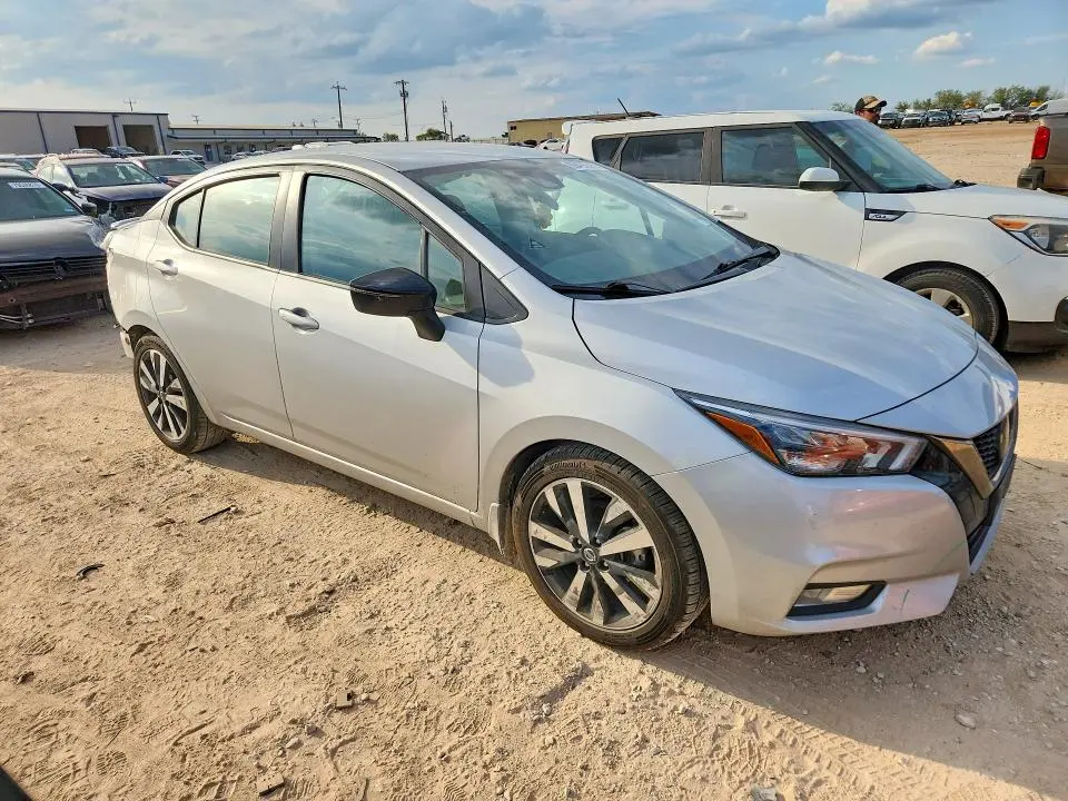 2021 NISSAN VERSA SR  