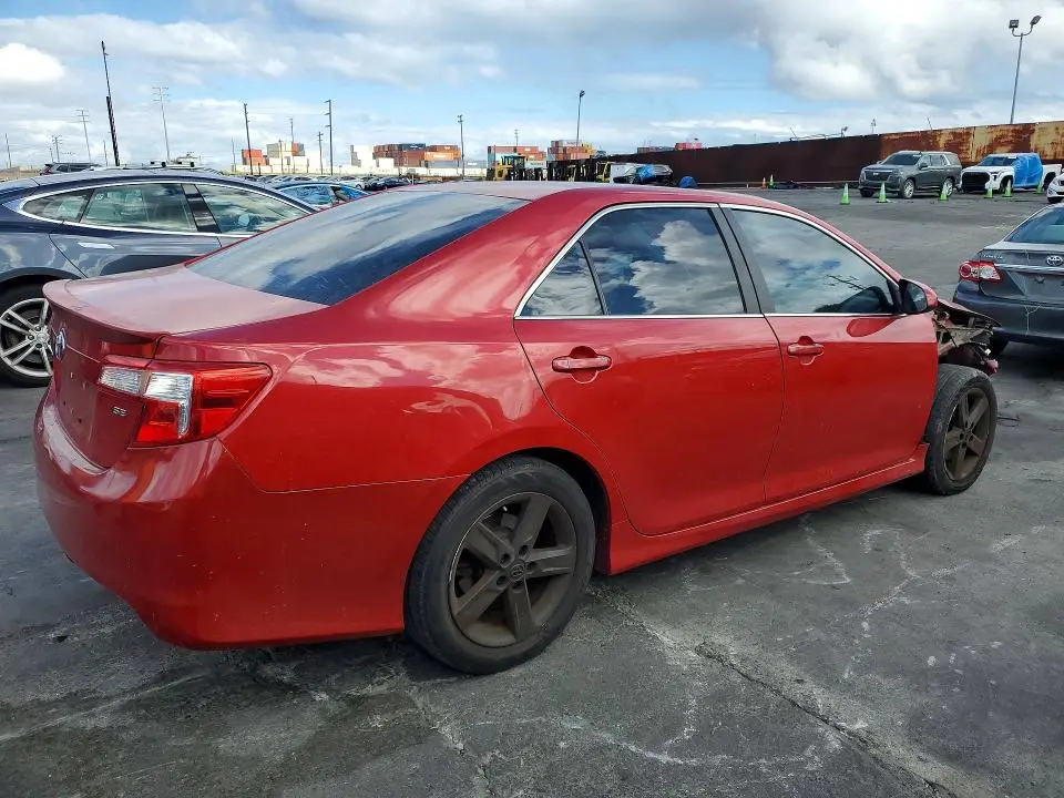 2013 TOYOTA CAMRY SE  