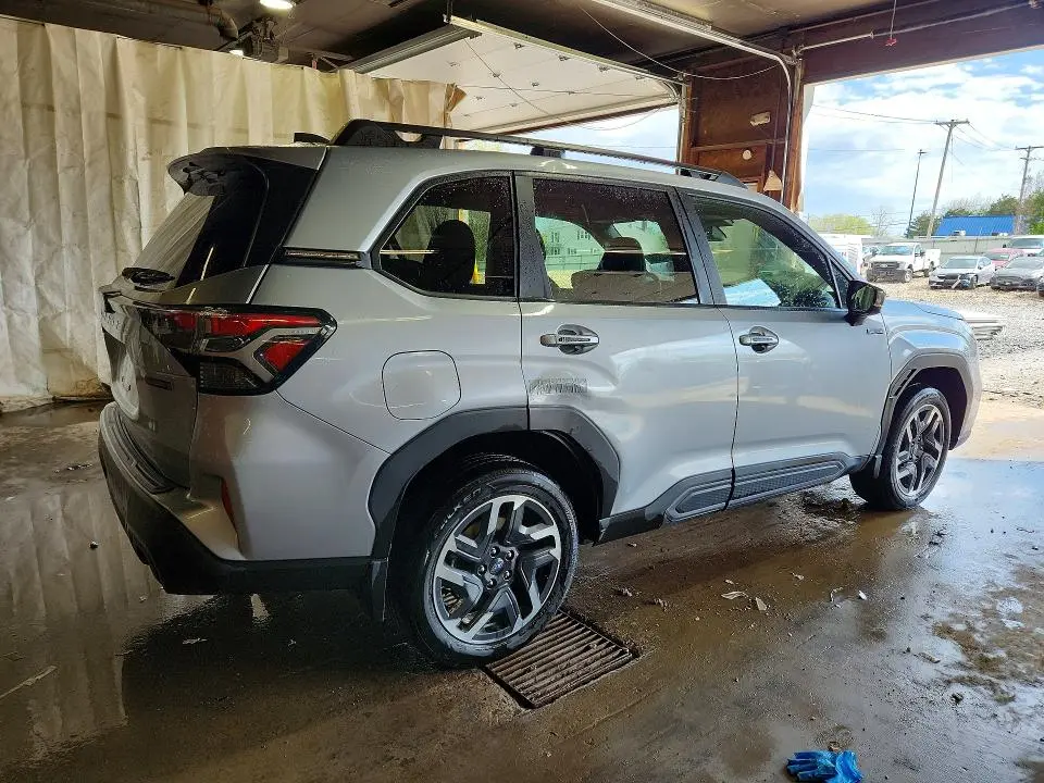 2025 SUBARU FORESTER LIMITED  