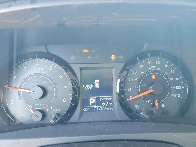 2017 TOYOTA SIENNA LE  