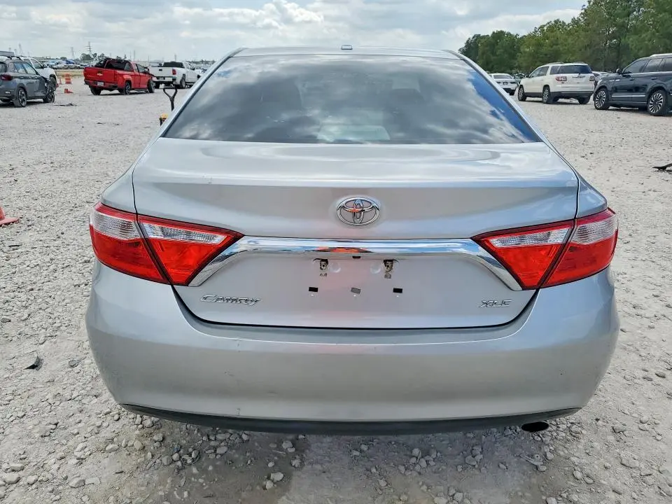 2016 TOYOTA CAMRY XLE  