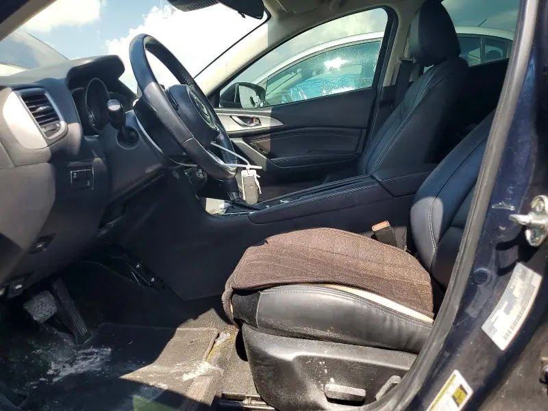 2018 MAZDA 3 TOURING  