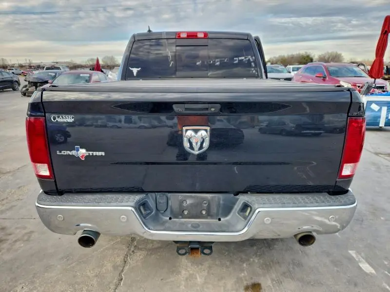 2016 RAM 1500 SLT  