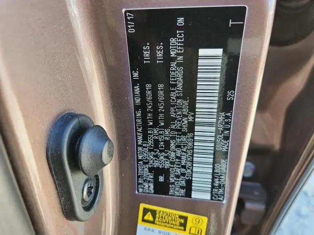 2017 TOYOTA HIGHLANDER SE  