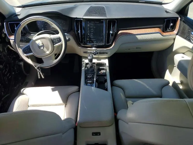 2019 VOLVO XC60 T5  
