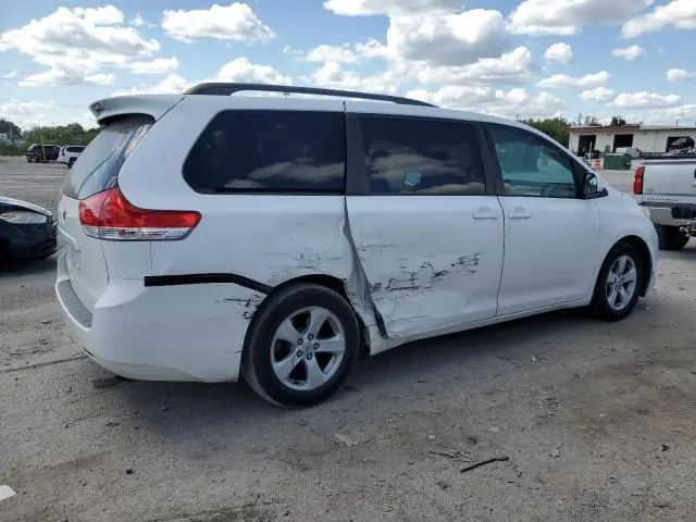 2011 TOYOTA SIENNA LE  