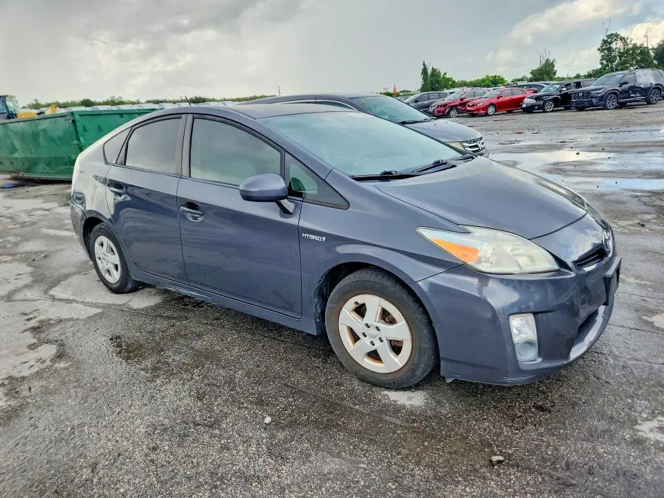 2010 TOYOTA PRIUS III  