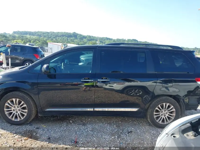 2013 TOYOTA SIENNA XLE V6 8 PASSENGER