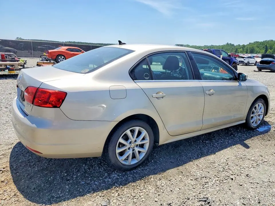 2013 VOLKSWAGEN JETTA SE  