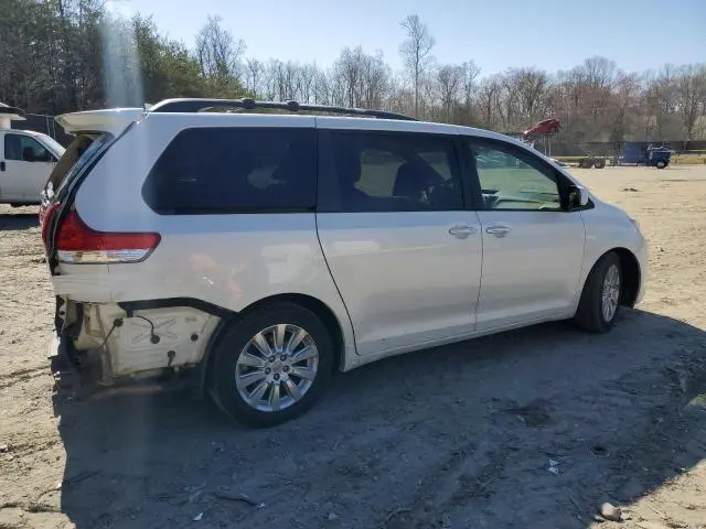 2011 TOYOTA SIENNA XLE