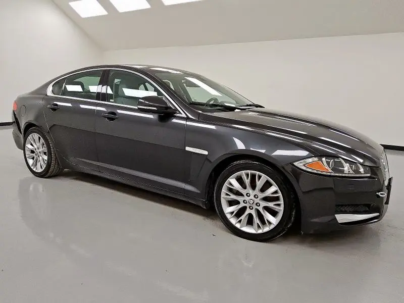 2013 JAGUAR XF   
