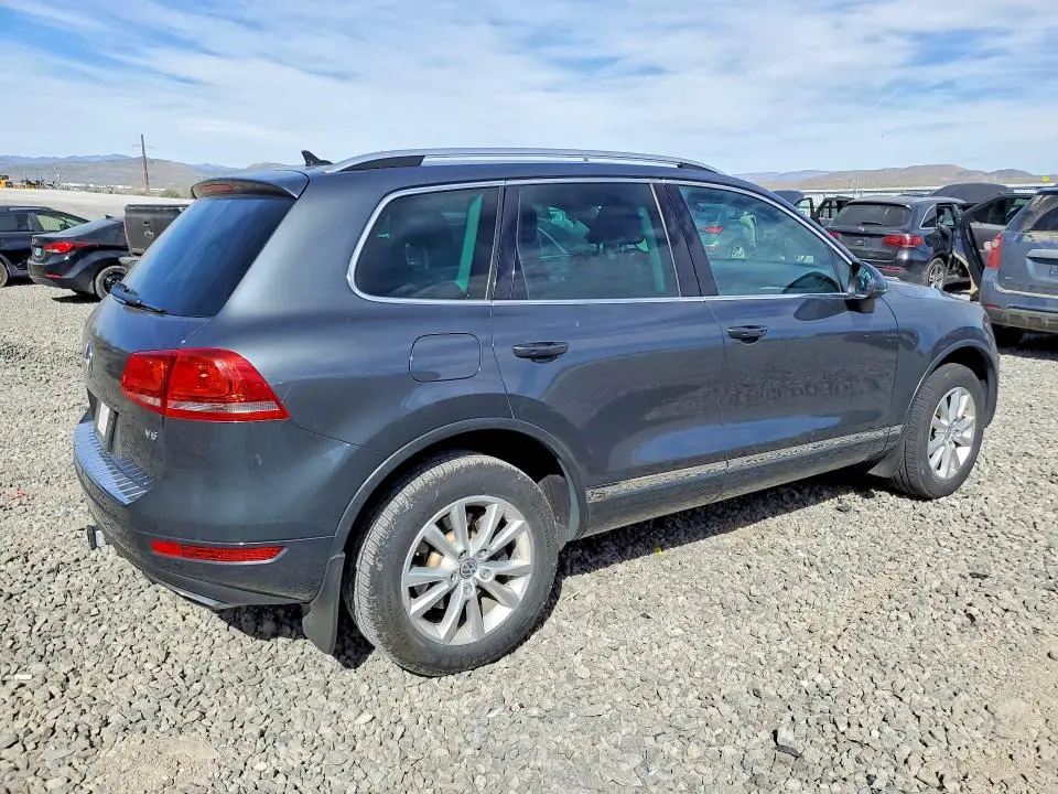 2014 VOLKSWAGEN TOUAREG V6  
