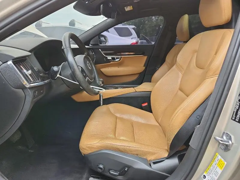 2018 VOLVO S90 T5 MOMENTUM  