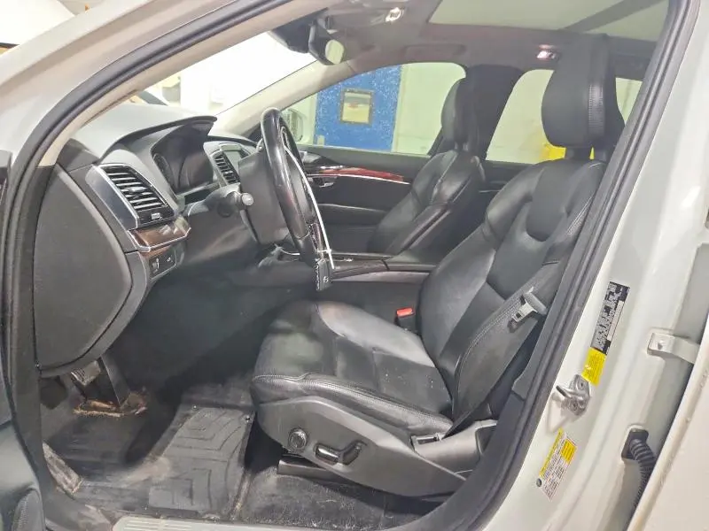 2017 VOLVO XC90 T6  
