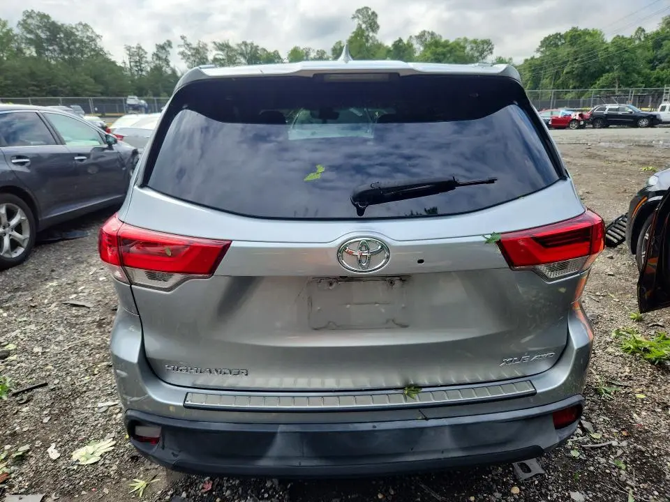 2017 TOYOTA HIGHLANDER XLE  