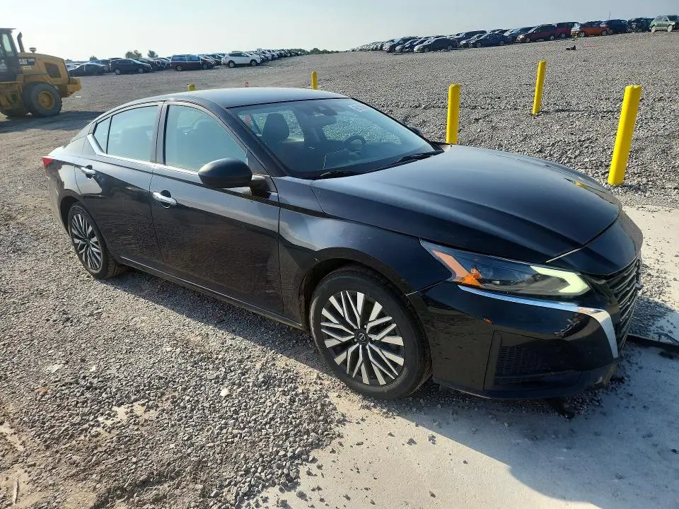 2024 NISSAN ALTIMA SV  