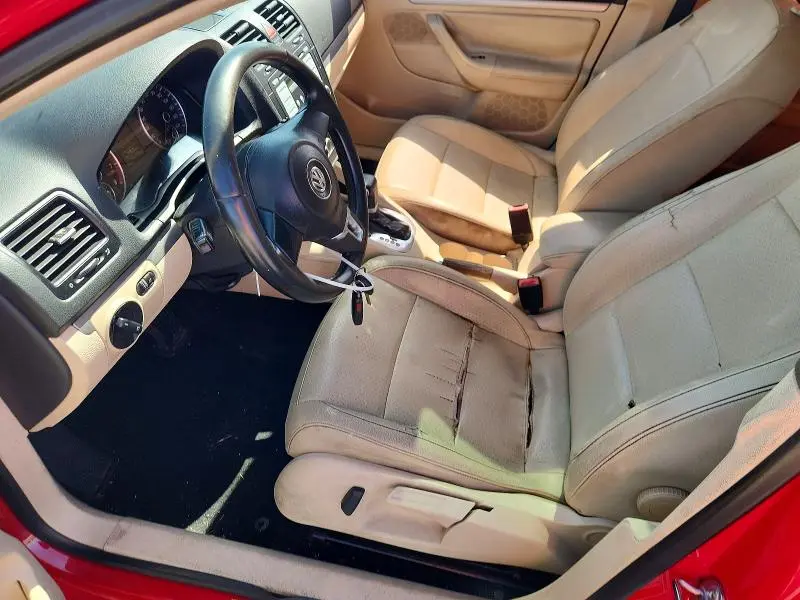 2010 VOLKSWAGEN JETTA   
