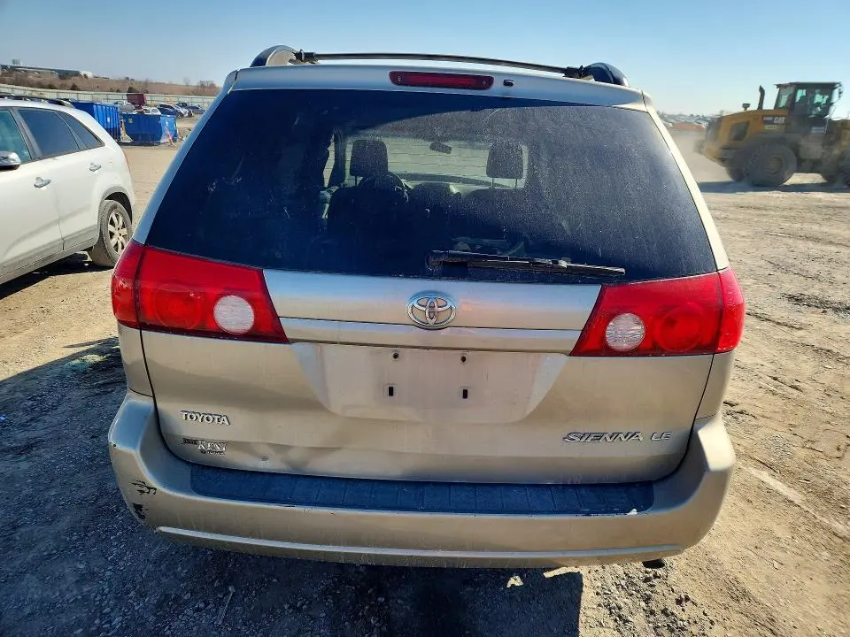 2010 TOYOTA SIENNA LE 8-PASSENGER  
