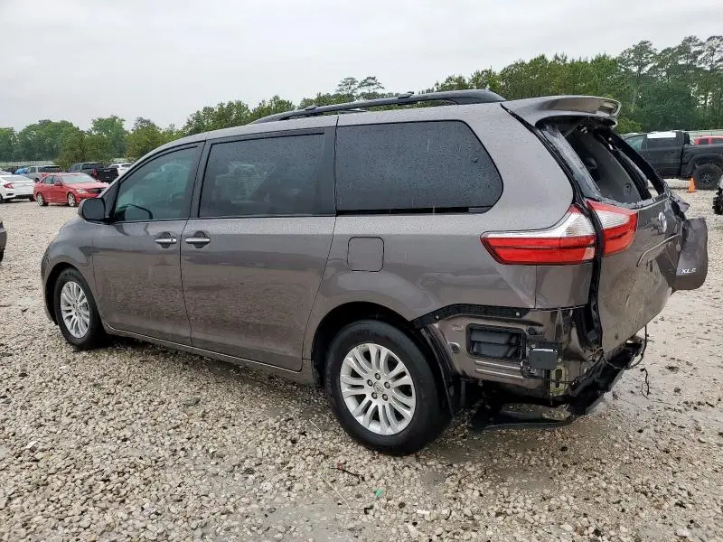 2016 TOYOTA SIENNA XLE  