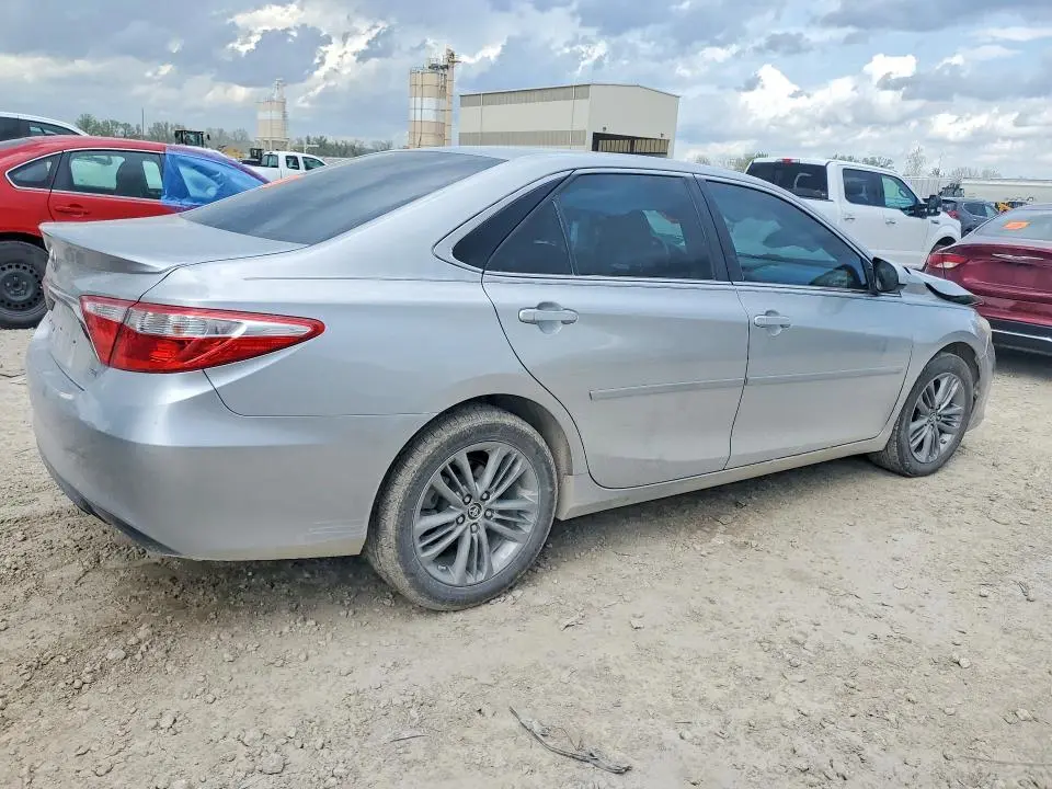 2015 TOYOTA CAMRY SE  