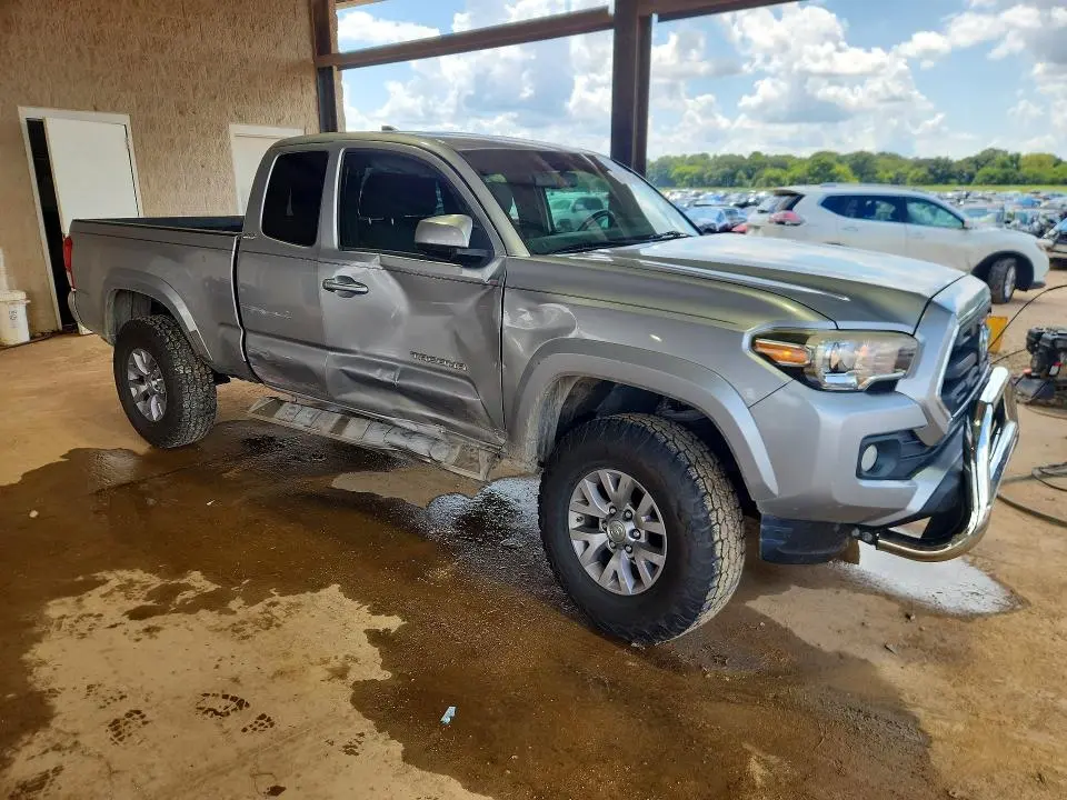 2017 TOYOTA TACOMA SR5 V6  