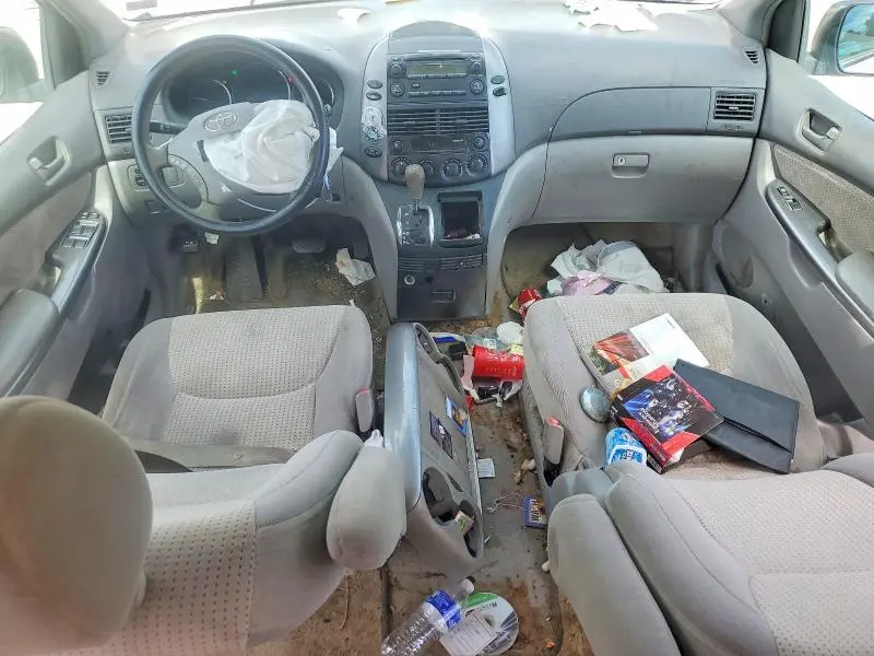 2010 TOYOTA SIENNA LE 7-PASSENGER  