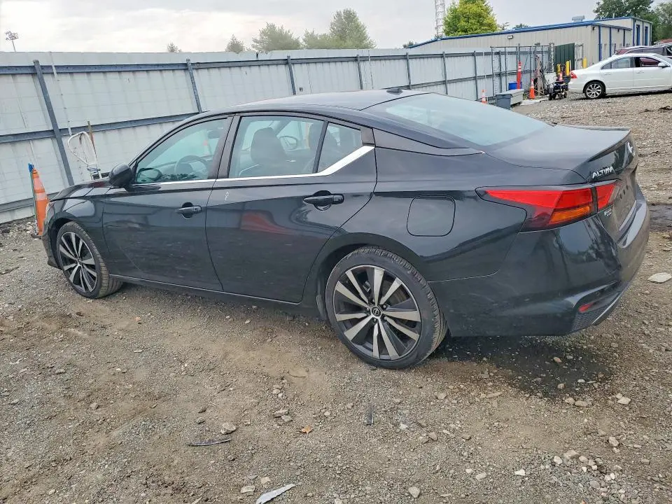 2021 NISSAN ALTIMA SR  