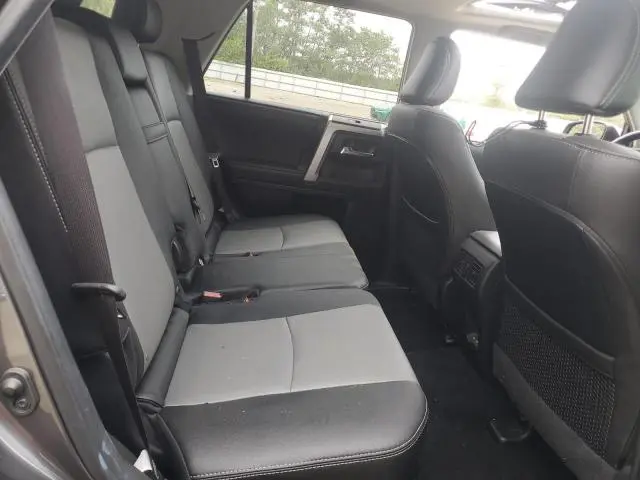 2023 TOYOTA 4RUNNER SE