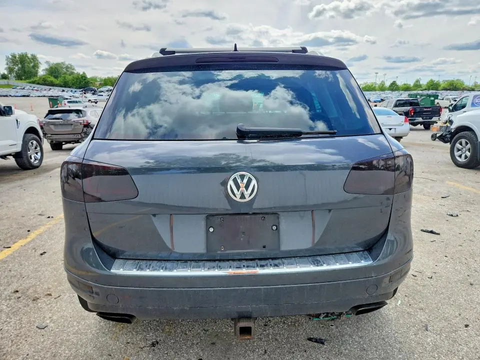 2014 VOLKSWAGEN TOUAREG V6  